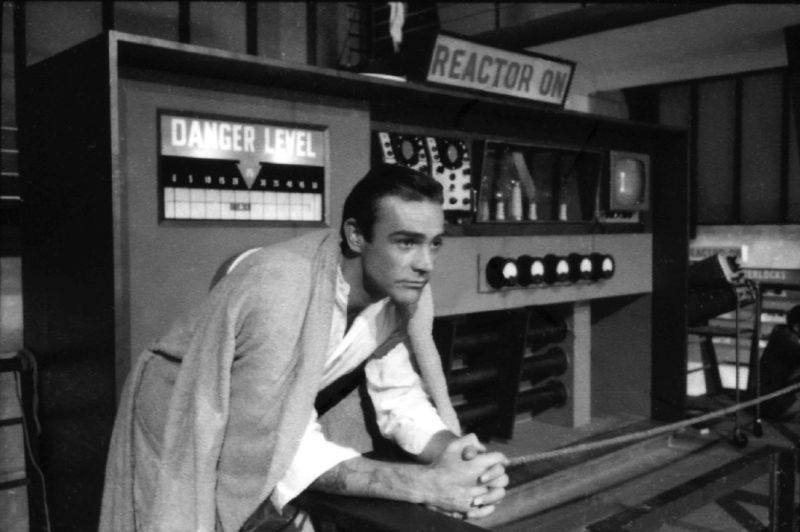Click Here To Enlarge This Photo Of Sean Connery - Danger