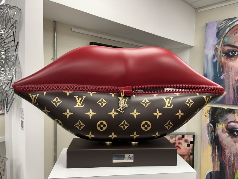 Click Here To Enlarge This Photo Of Louis Vuitton Lips ~ Red