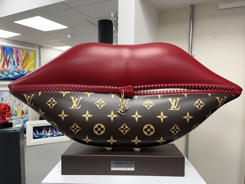 Click Here To Enlarge This Photo Of Louis Vuitton Lips ~ Red