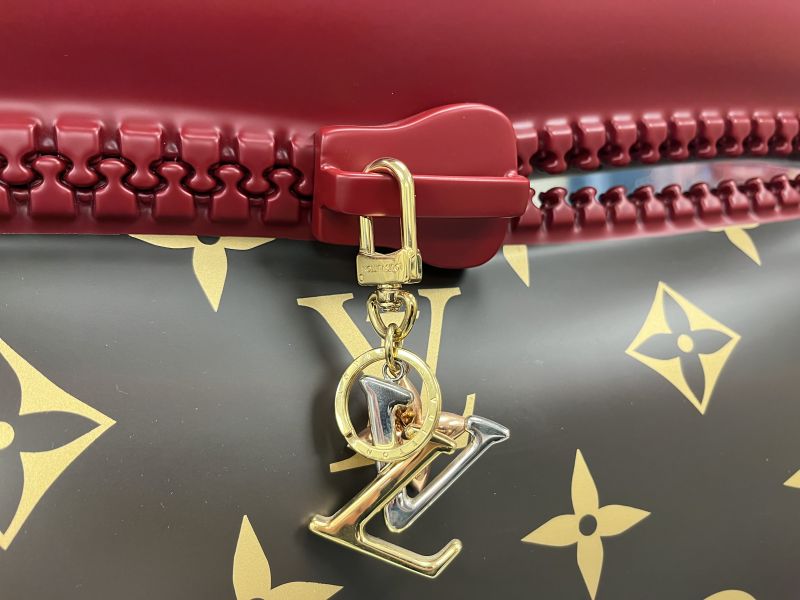 Click Here To Enlarge This Photo Of Louis Vuitton Lips ~ Red
